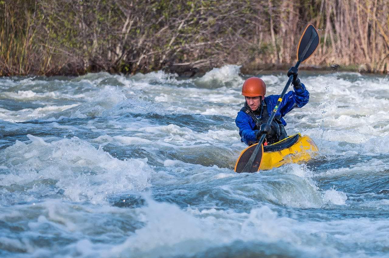 Does kayaking burn more calories than running?